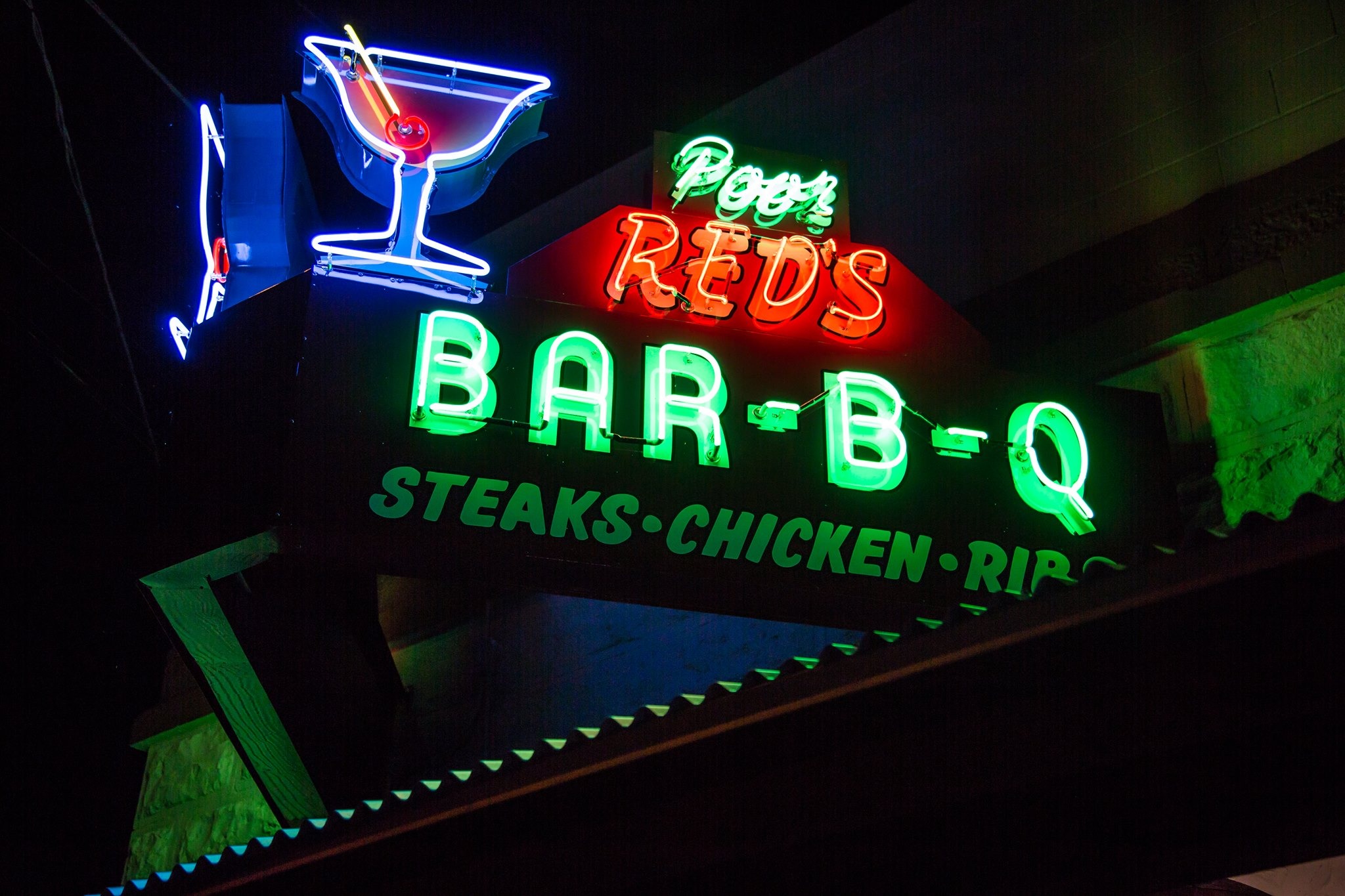 Poor Red’s BBQ: The Best Barbecue Spot in El Dorado, CA